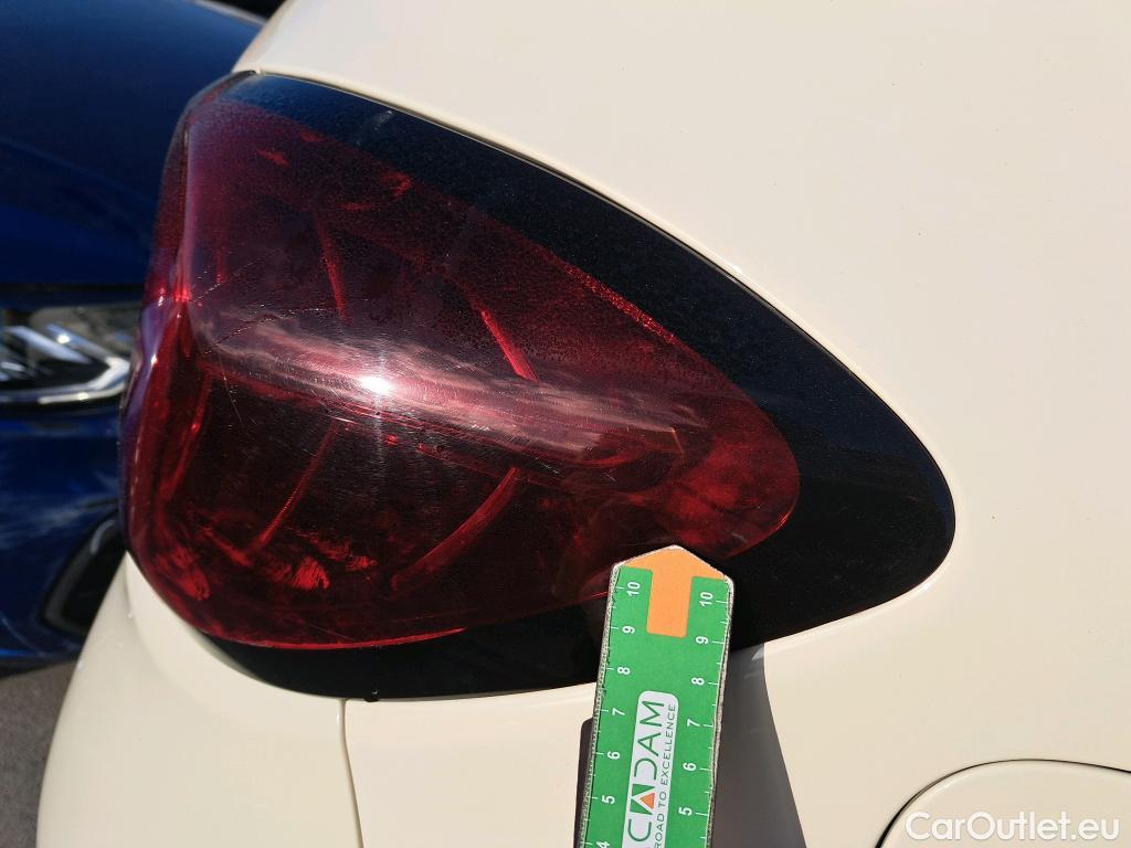  Renault  Captur RENAULT  / 2017 / 5P / crossover Zen TCe 66kW (90CV) -18 (CX) #30