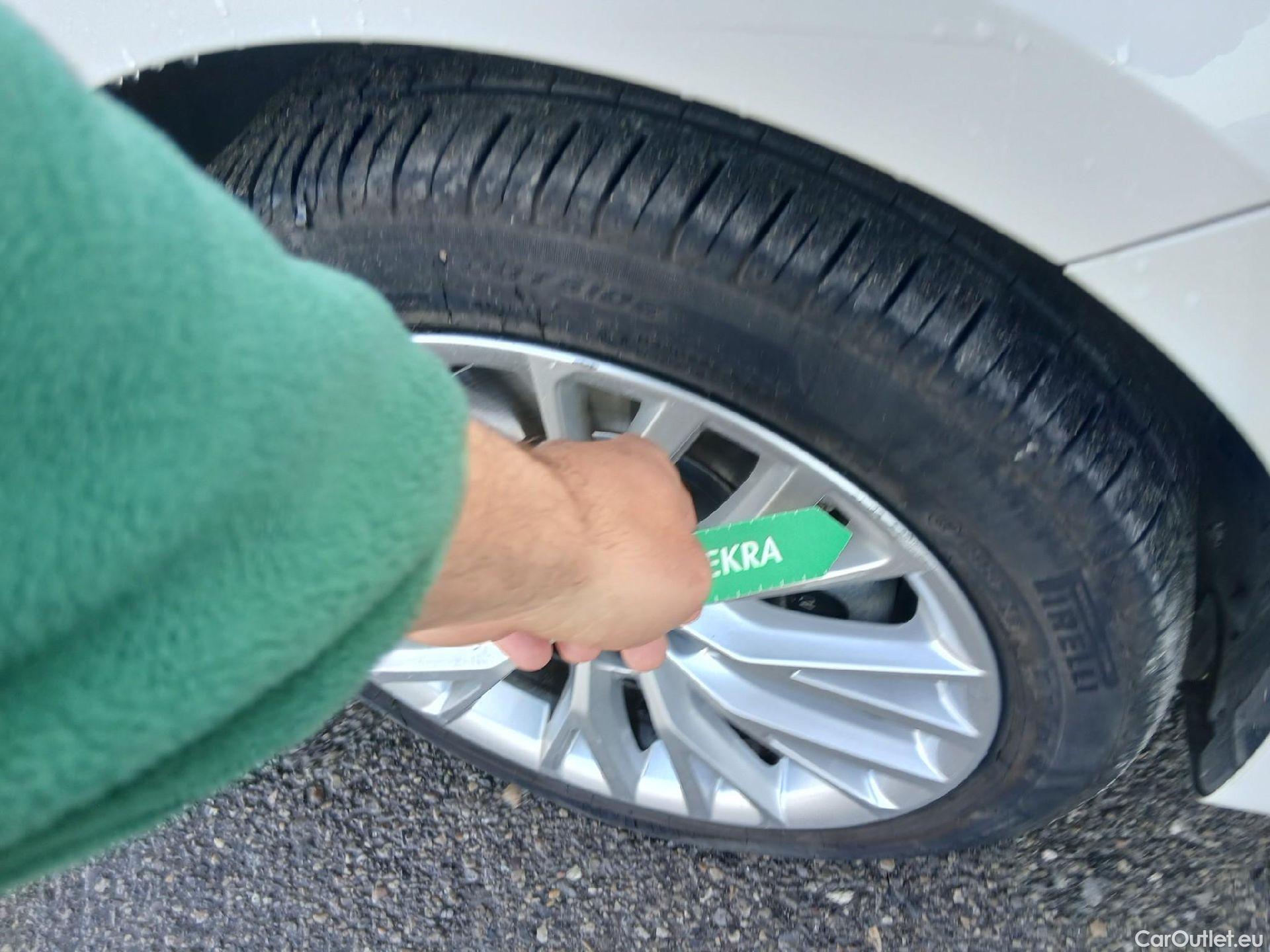  Seat  Leon SEAT Nuevo León / 2020 / 5P / familiar SP 1.4 e-Hybrid DSG S&S Xcellence Go L #22