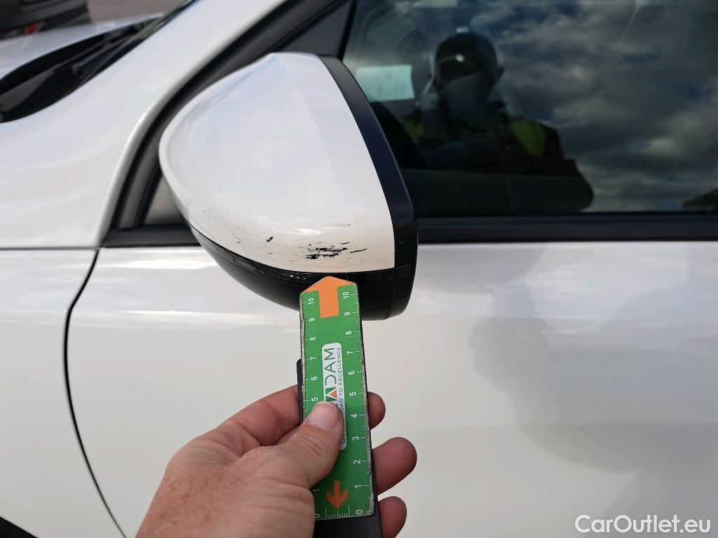  Peugeot  308 PEUGEOT  / 2017 / 5P / berlina con portón 5p Active Pack BlueHDi 130 S&S (AC) #46