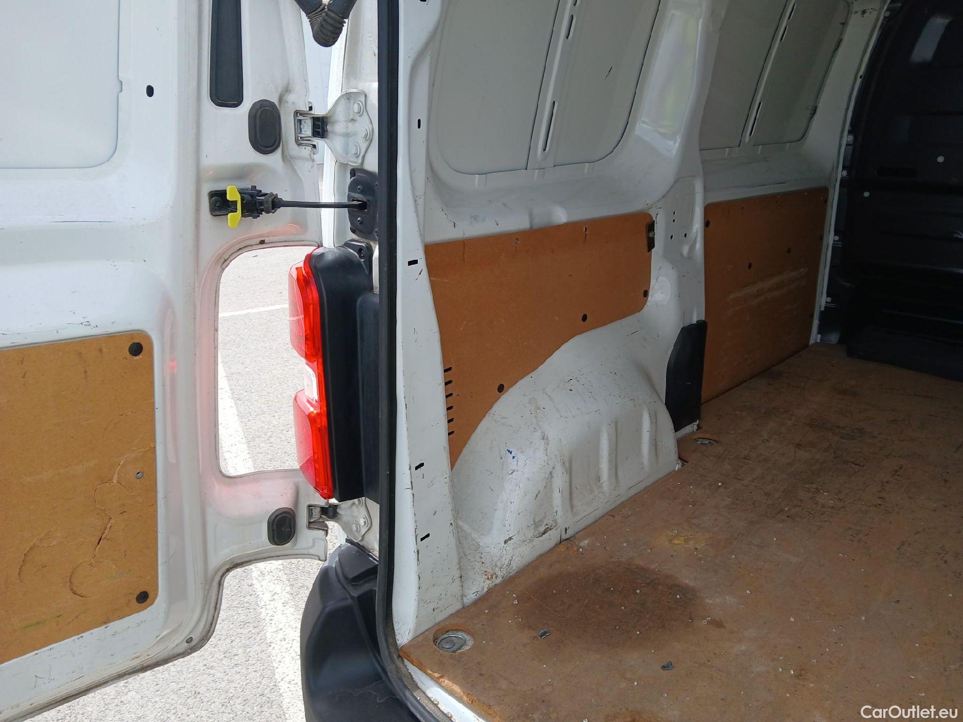  Citroen  Jumpy CITROEN  VU 4P 3G FURGÓN Talla M BlueHDi 90KW (120CV) 6v Confort #13