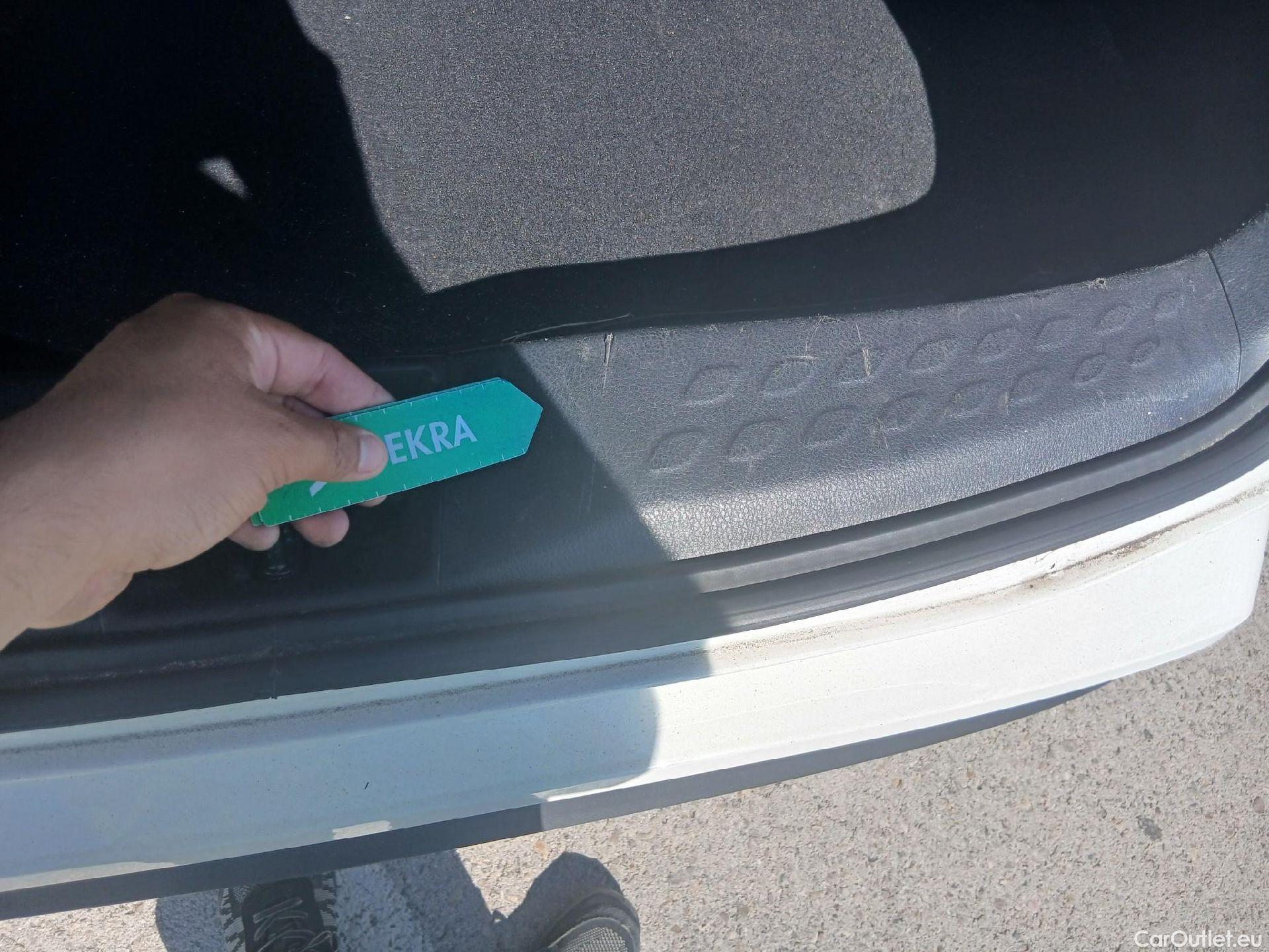  Toyota  C-HR TOYOTA  / 2019 / 5P / todoterreno 1.8 125H Active #3