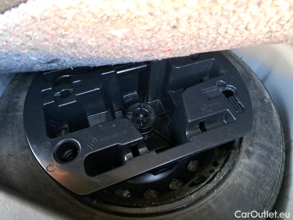  Renault  Captur RENAULT  / 2017 / 5P / crossover Zen TCe 66kW (90CV) -18 (CX) #32