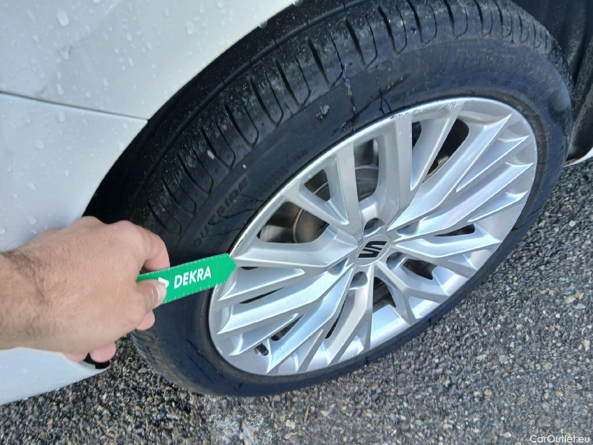  Seat  Leon SEAT Nuevo León / 2020 / 5P / familiar SP 1.4 e-Hybrid DSG S&S Xcellence Go L #17