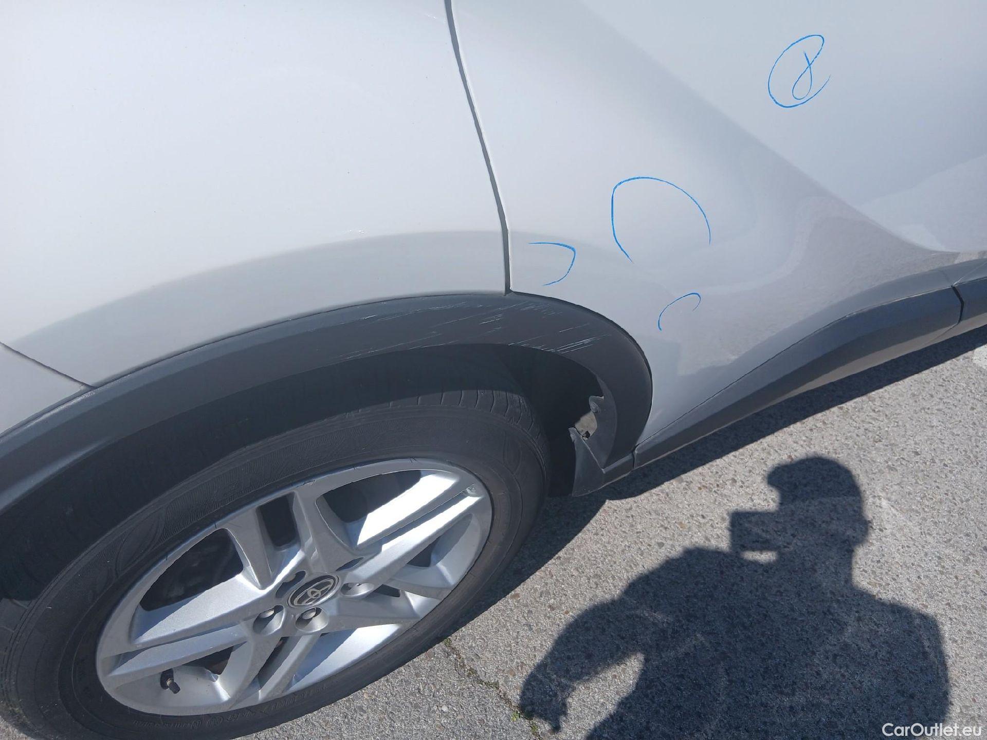  Toyota  C-HR TOYOTA  / 2019 / 5P / todoterreno 1.8 125H Active #32