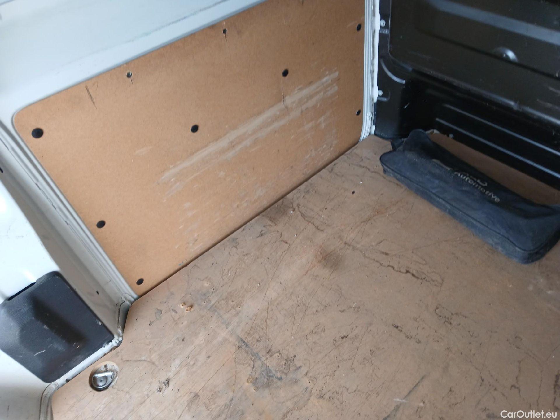  Citroen  Jumpy CITROEN  VU 4P 3G FURGÓN Talla M BlueHDi 90KW (120CV) 6v Confort #16