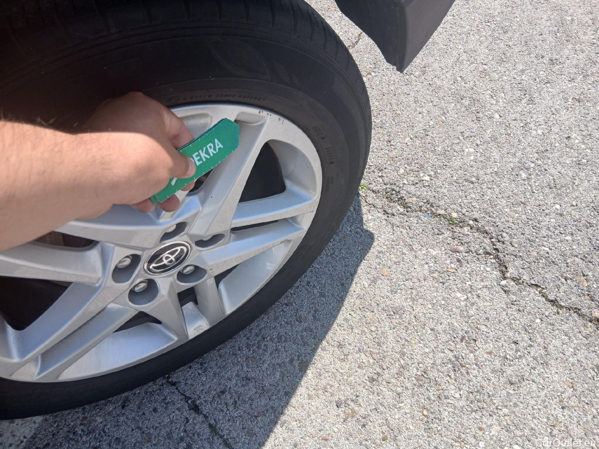  Toyota  C-HR TOYOTA  / 2019 / 5P / todoterreno 1.8 125H Active #20