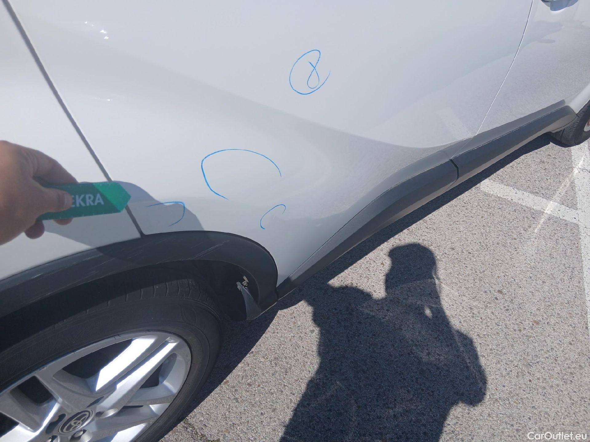  Toyota  C-HR TOYOTA  / 2019 / 5P / todoterreno 1.8 125H Active #36