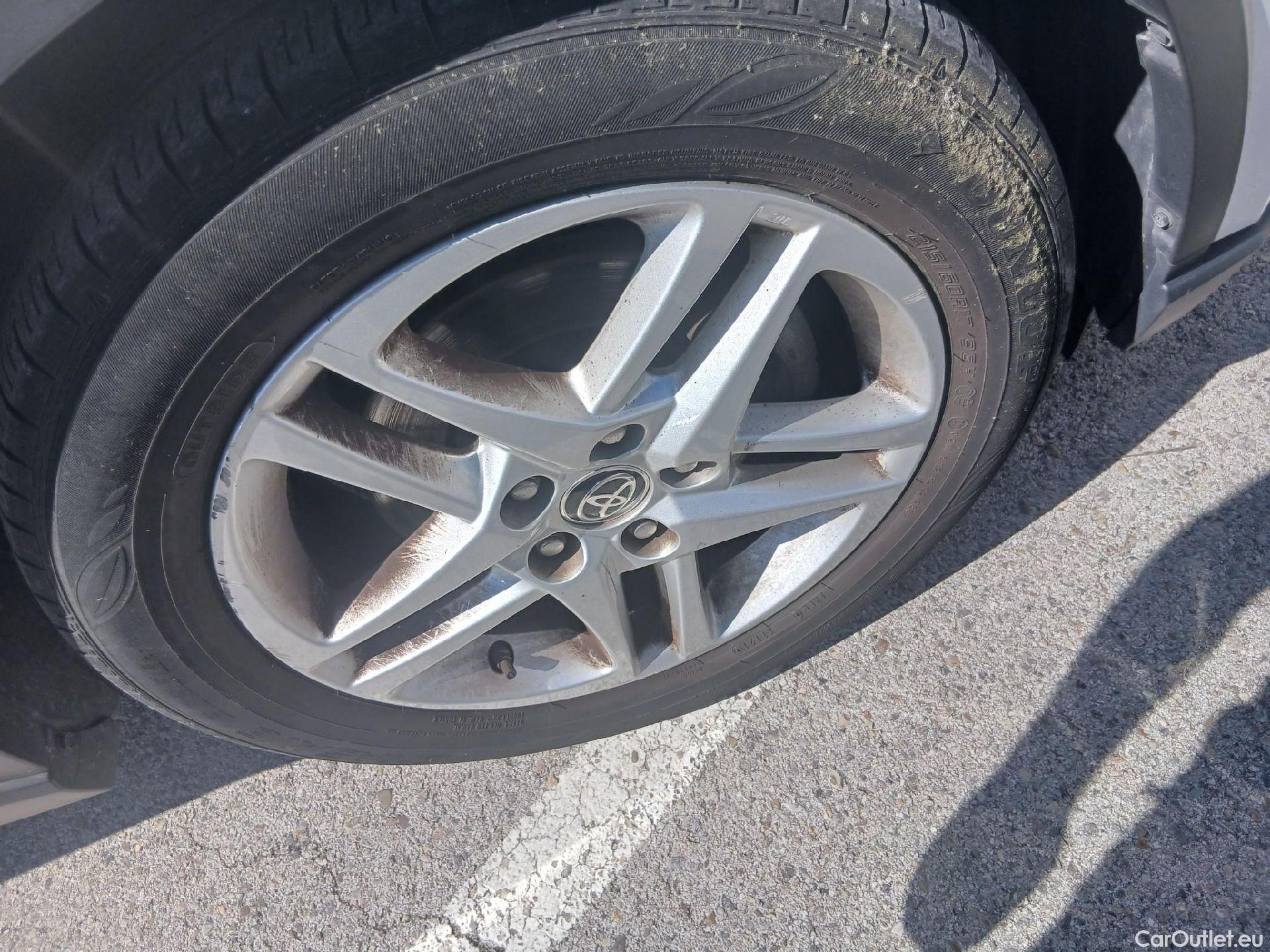  Toyota  C-HR TOYOTA  / 2019 / 5P / todoterreno 1.8 125H Active #40