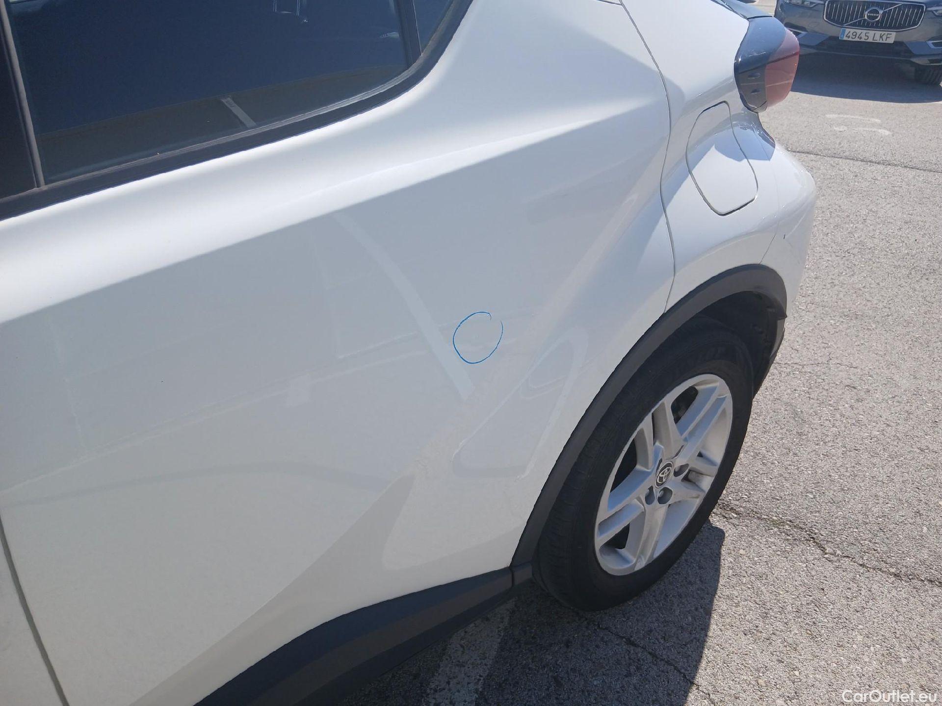  Toyota  C-HR TOYOTA  / 2019 / 5P / todoterreno 1.8 125H Active #17