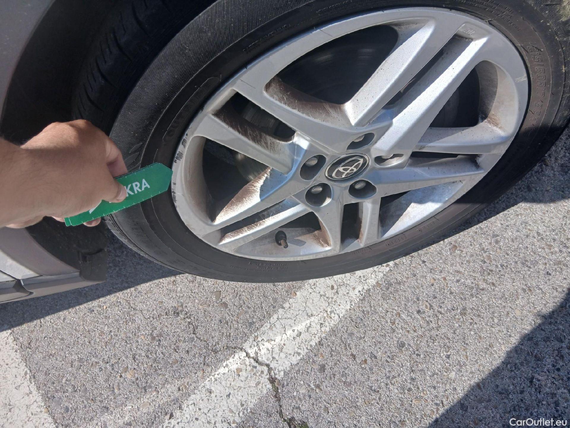  Toyota  C-HR TOYOTA  / 2019 / 5P / todoterreno 1.8 125H Active #39