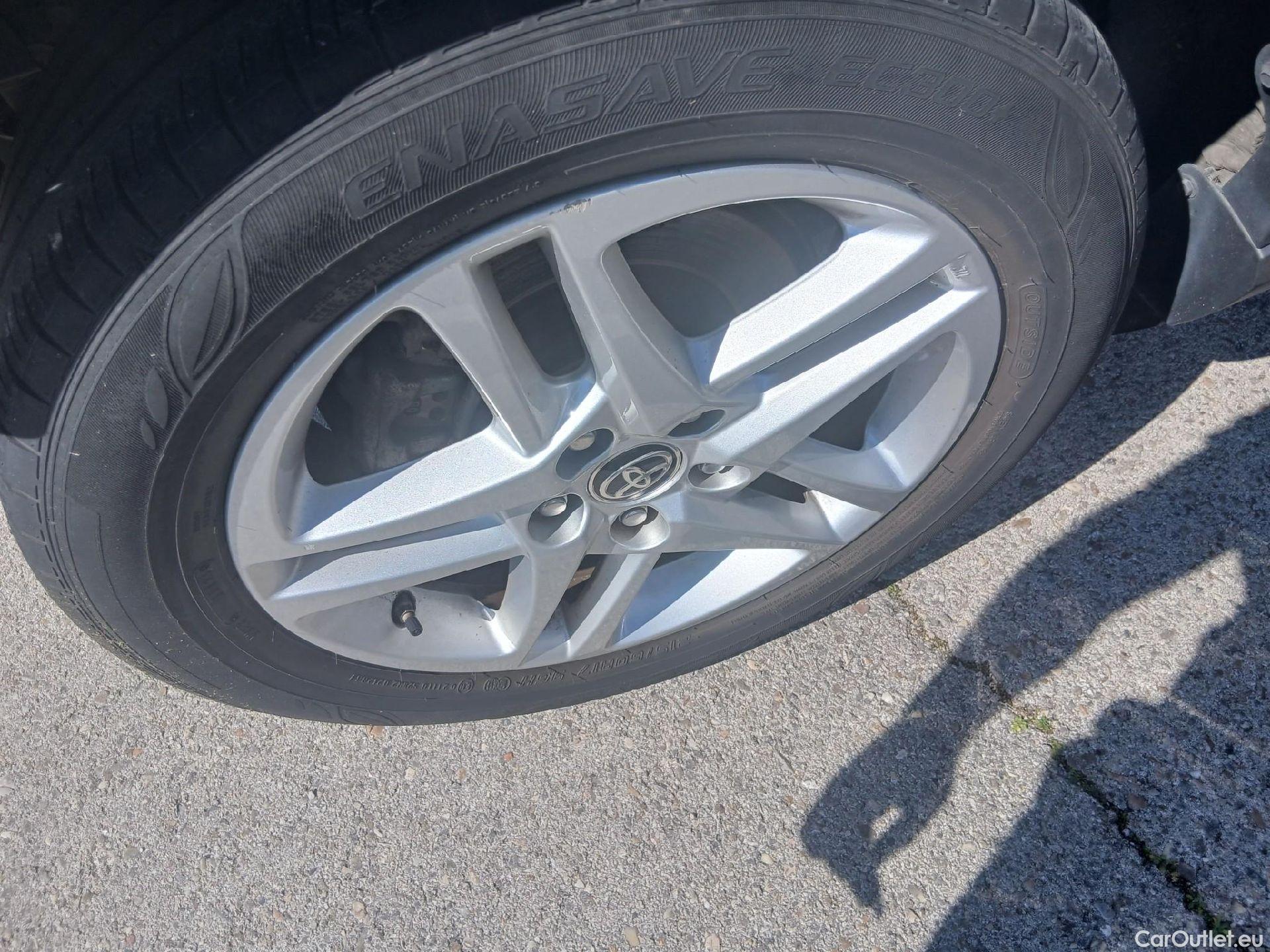  Toyota  C-HR TOYOTA  / 2019 / 5P / todoterreno 1.8 125H Active #34