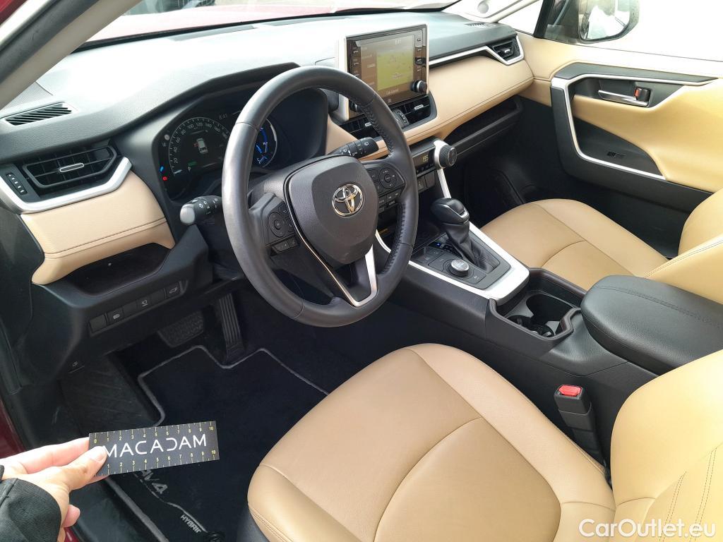  Toyota  RAV4 TOYOTA  / 2018 / 5P / todoterreno 2.5l 220H Luxury 4WD #18