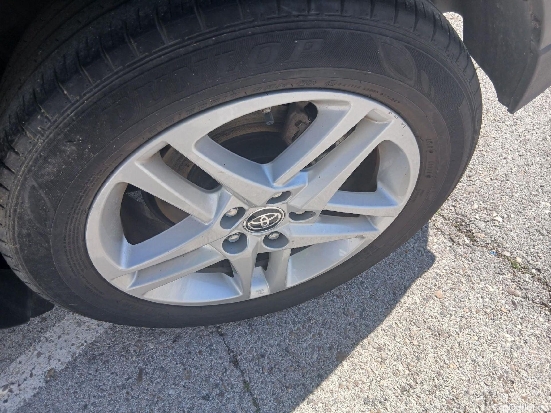  Toyota  C-HR TOYOTA  / 2019 / 5P / todoterreno 1.8 125H Active #19