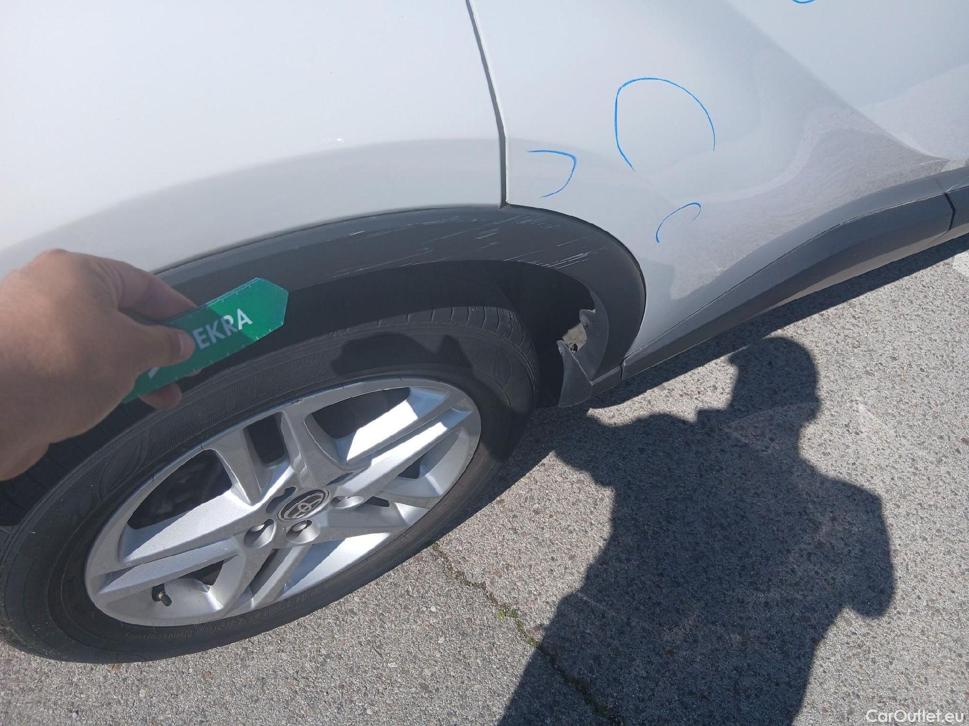  Toyota  C-HR TOYOTA  / 2019 / 5P / todoterreno 1.8 125H Active #31