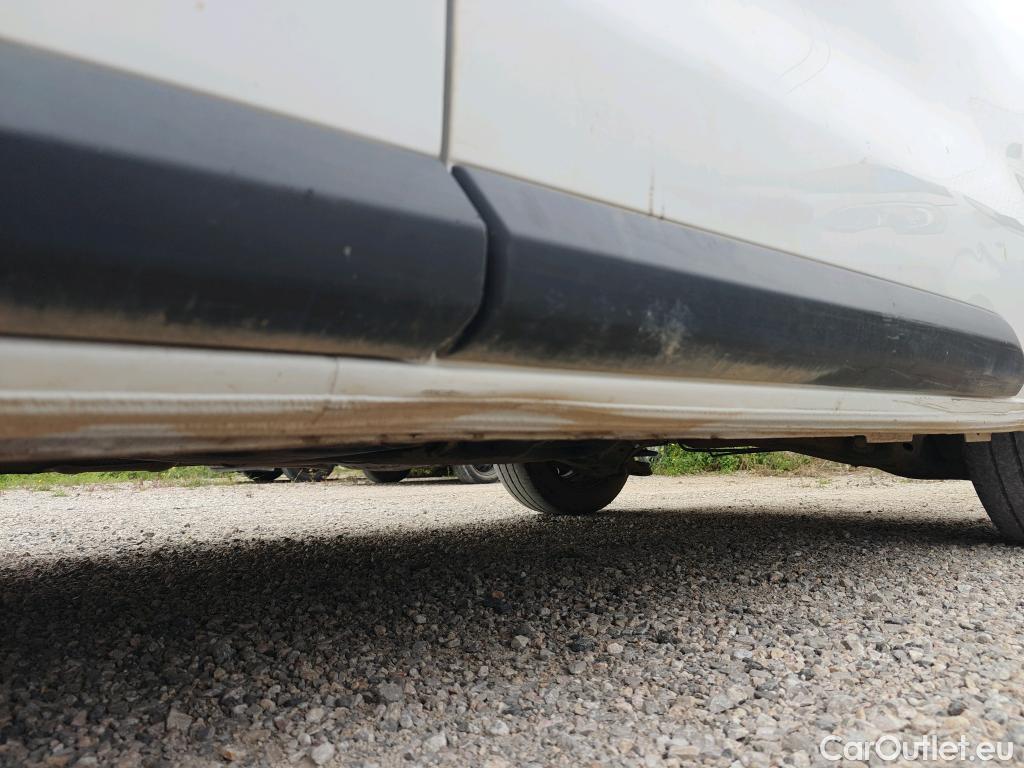  Opel  Vivaro OPEL  / 2019 / 4P / furgón 1.5 D 88kW (120CV) M Std Express M.P. DC #5