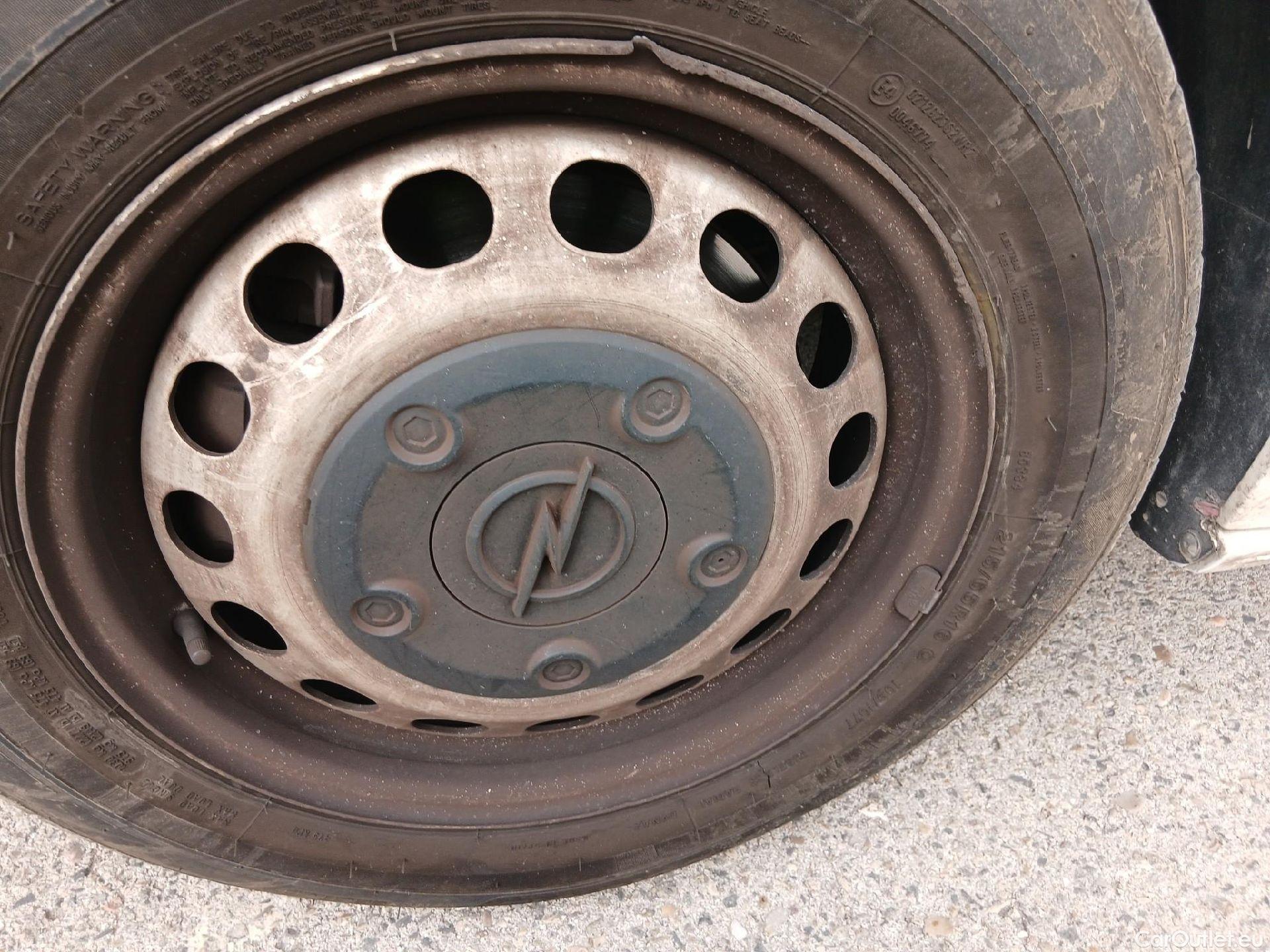  Opel  Vivaro OPEL  / 2019 / 4P / furgón 1.5 Diésel 74kW(100CV)M Std Exp #4