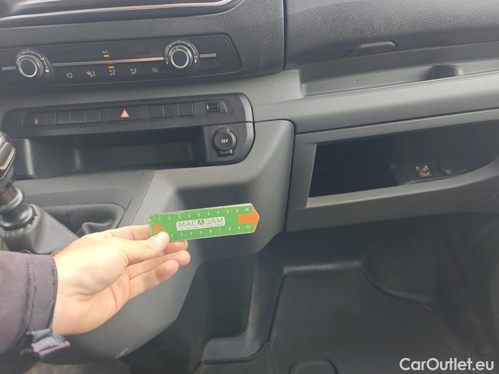  Opel  Vivaro OPEL  / 2019 / 4P / furgón 1.5 D 88kW (120CV) M Std Express M.P. DC #57