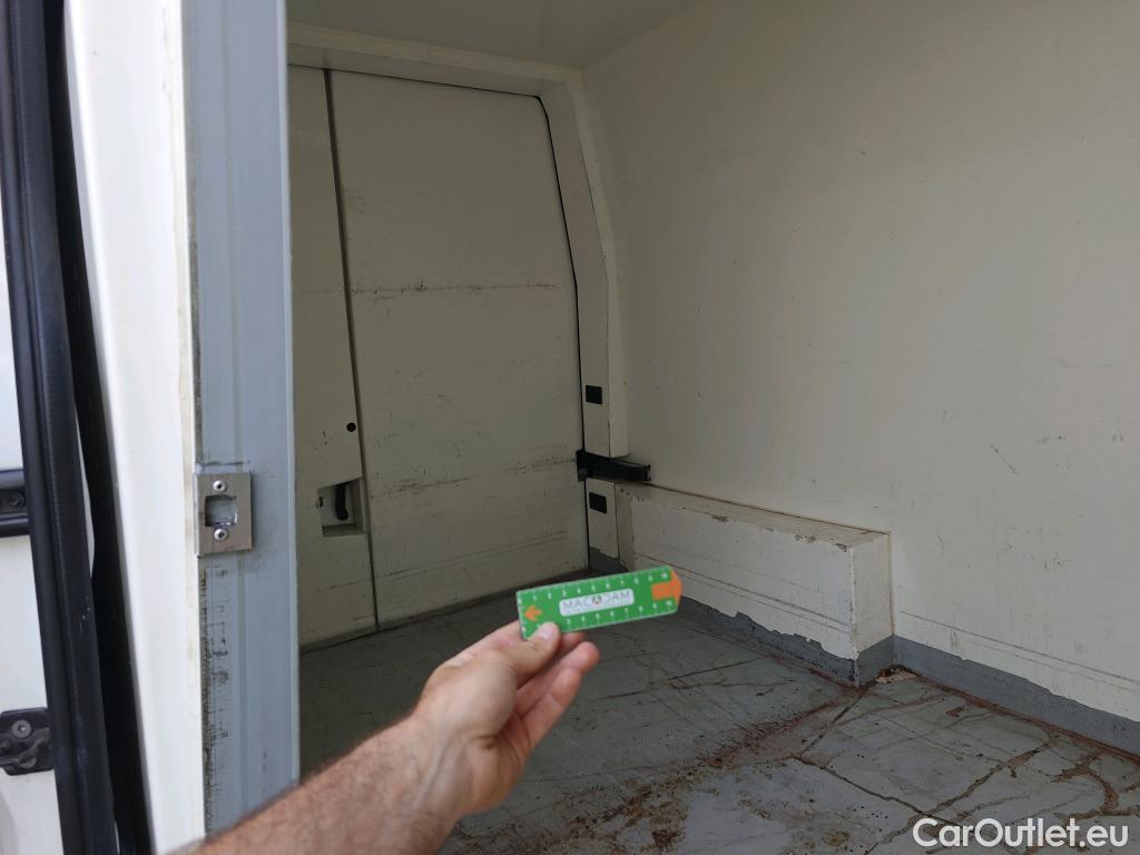  Nissan  NV400 NISSAN  / 2011 / 4P / furgón L2H2 3,5T 2.3dCi 99kW FWD Comfort #ISOTERMO# #83