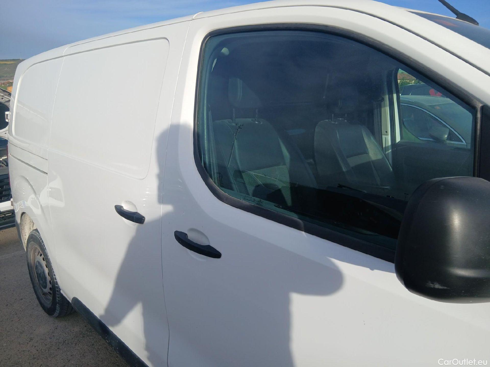  Peugeot  Expert PEUGEOT  / 2016 / 4P / furgón Furgón Premium 2.0 BlueHDi 120 Standard #19