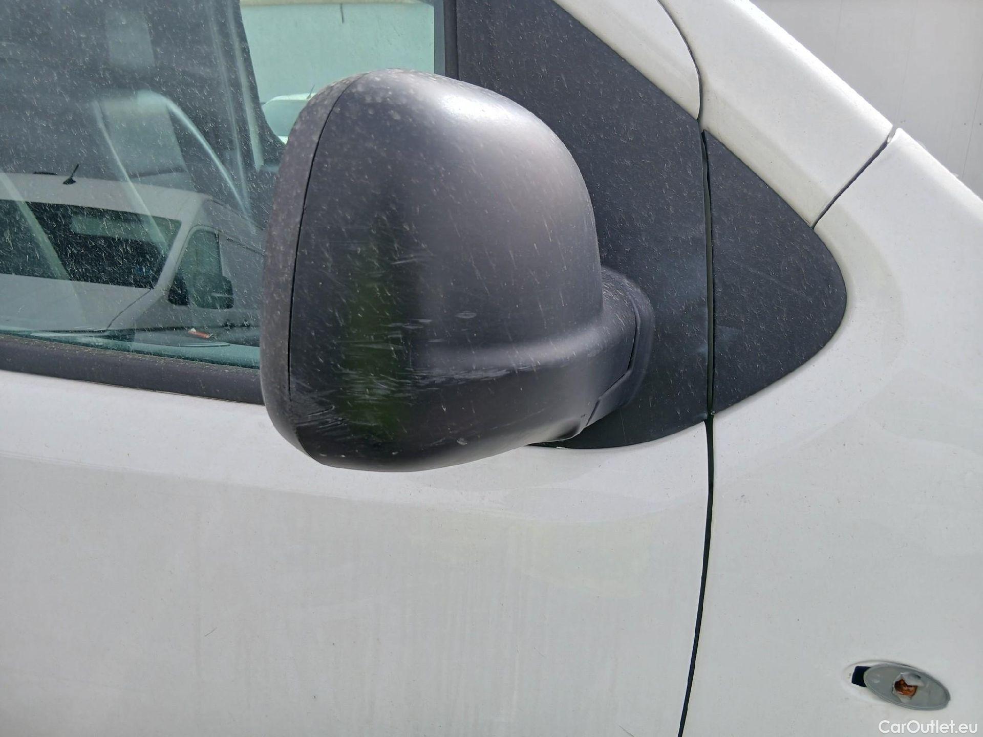  Opel  Vivaro OPEL  / 2019 / 4P / furgón 1.5 Diésel 74kW(100CV)M Std Exp #36