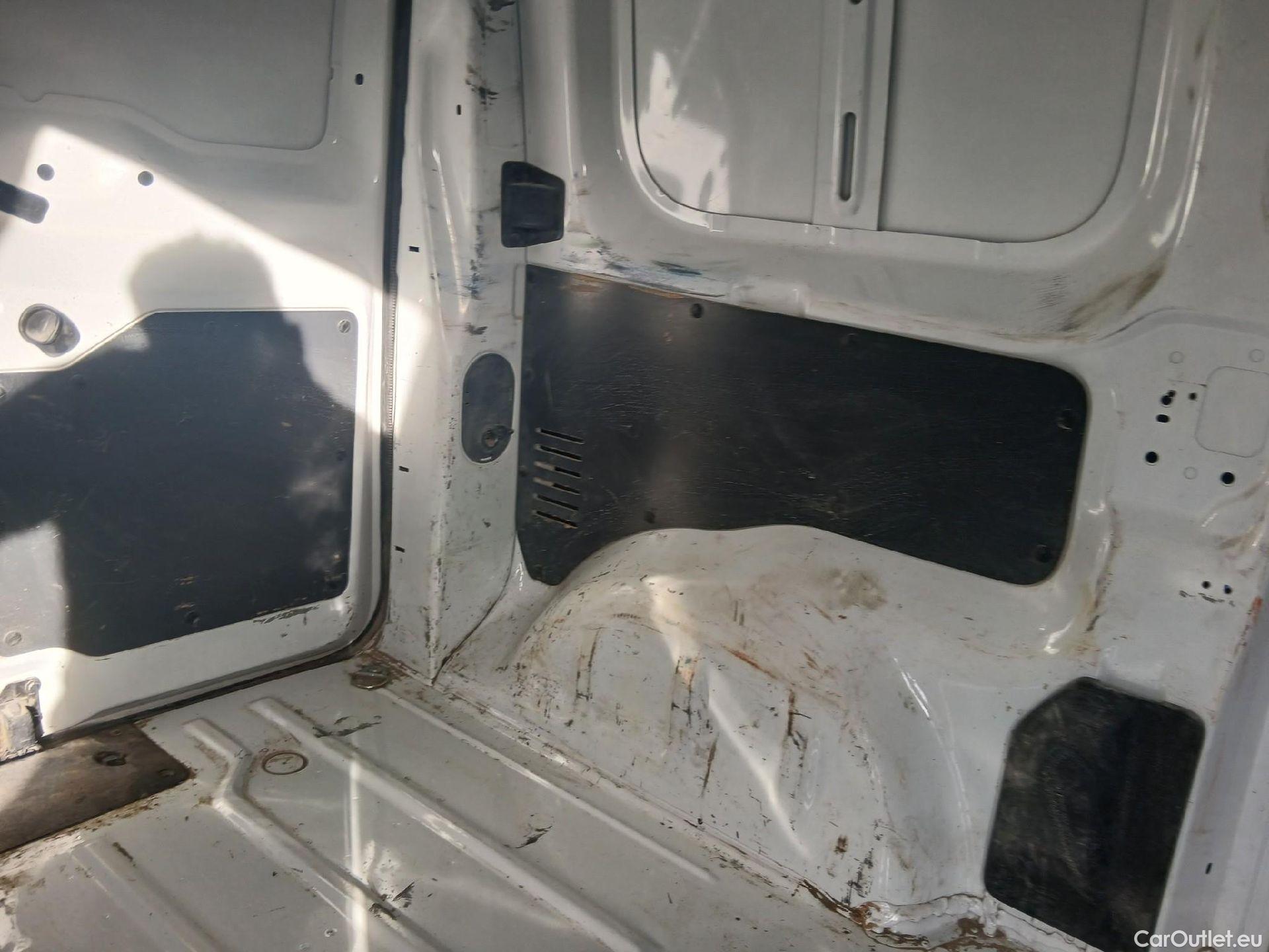  Peugeot  Expert PEUGEOT  / 2016 / 4P / furgón Furgón Premium 2.0 BlueHDi 120 Standard #23