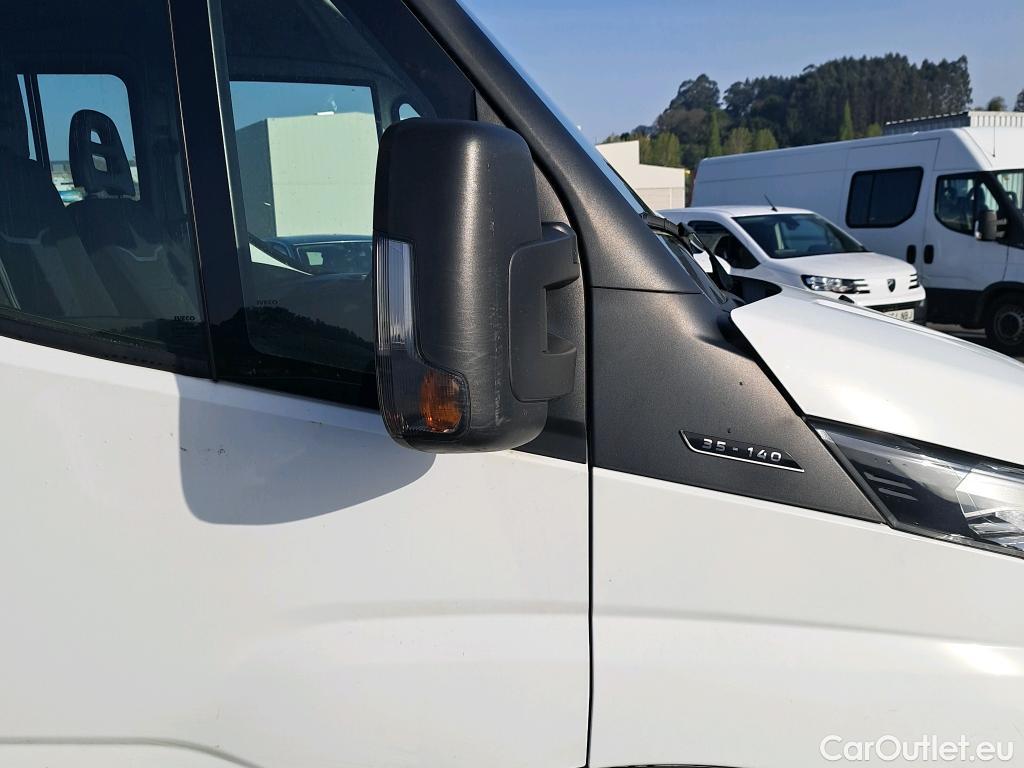  Iveco  Daily IVECO  / 2014 / 4P / chasis doble cabina 35C 14 D 3750 #27