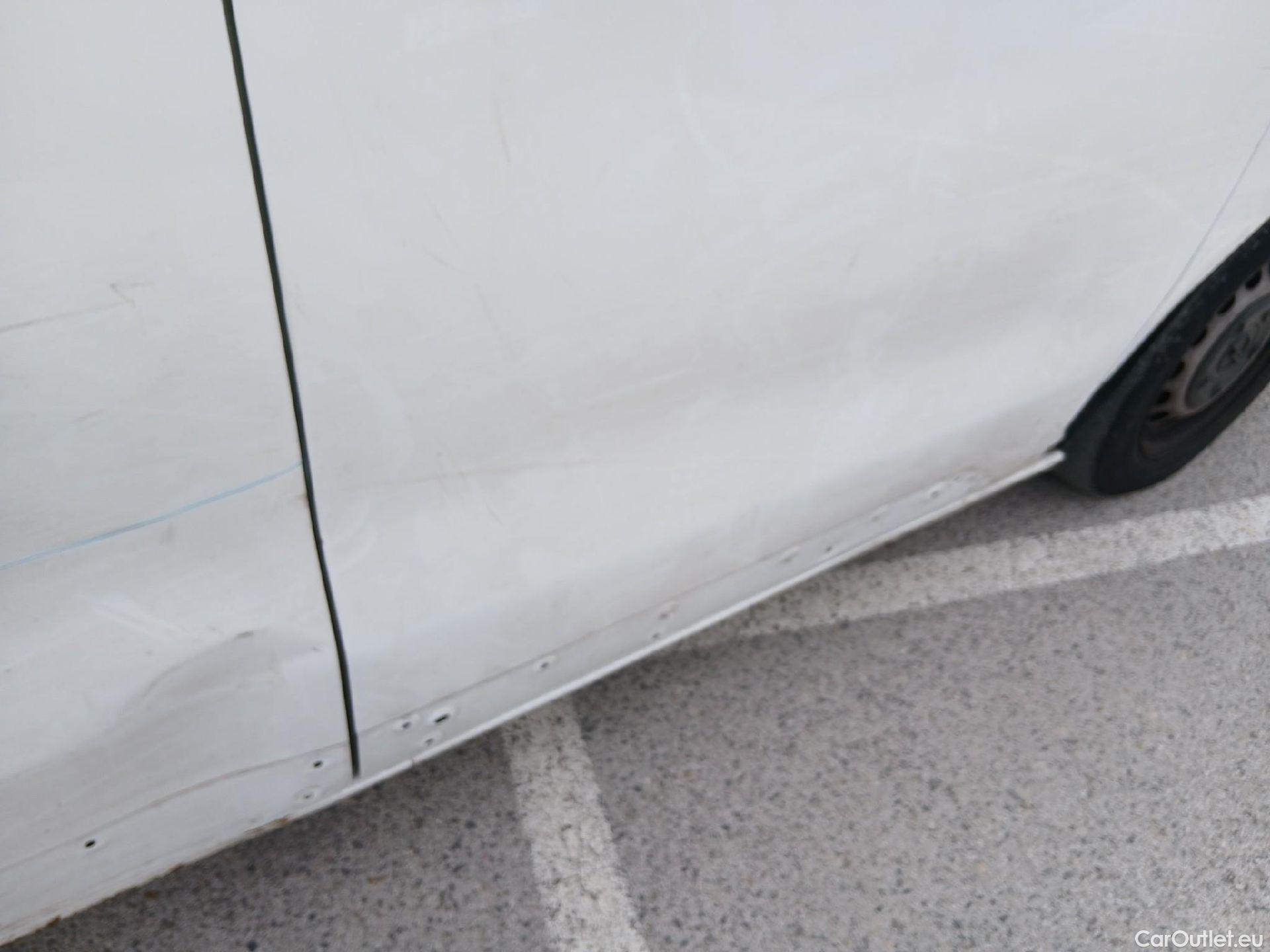  Opel  Vivaro OPEL  / 2019 / 4P / furgón 1.5 Diésel 74kW(100CV)M Std Exp #33