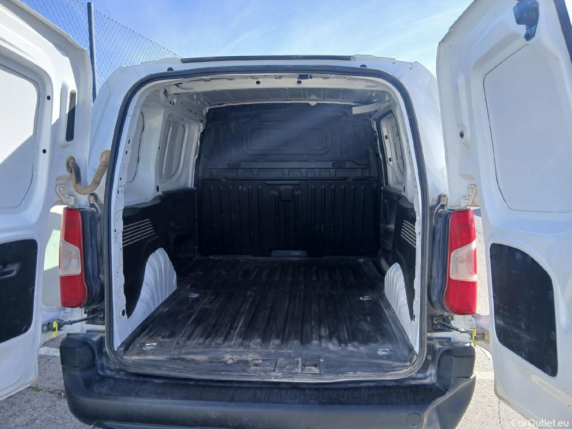  Peugeot  Partner PEUGEOT  / 2018 / 4P / furgón derivado de turismo Premium Standard 600kg BlueHDi 73kW (AC) #2