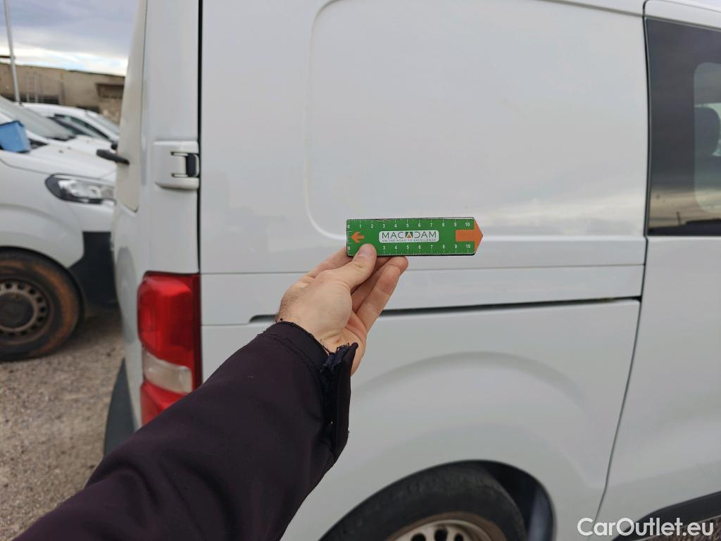  Opel  Vivaro OPEL  / 2019 / 4P / furgón 1.5 D 88kW (120CV) M Std Express M.P. DC #89