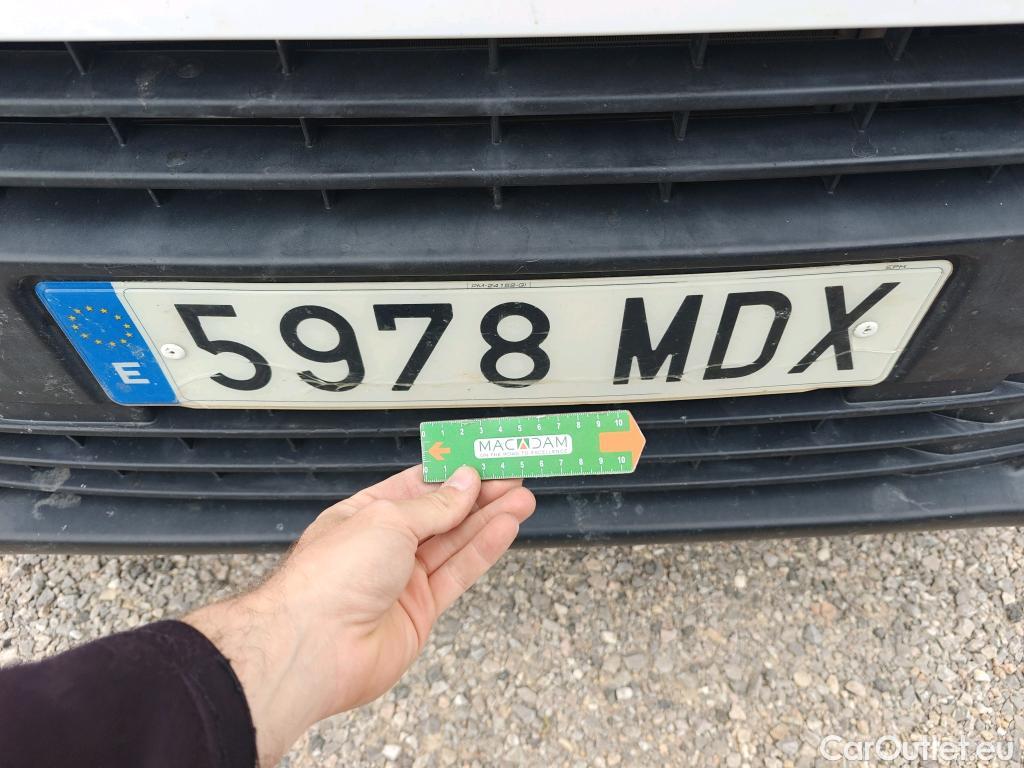  Opel  Vivaro OPEL  / 2019 / 4P / furgón 1.5 D 88kW (120CV) M Std Express M.P. DC #81