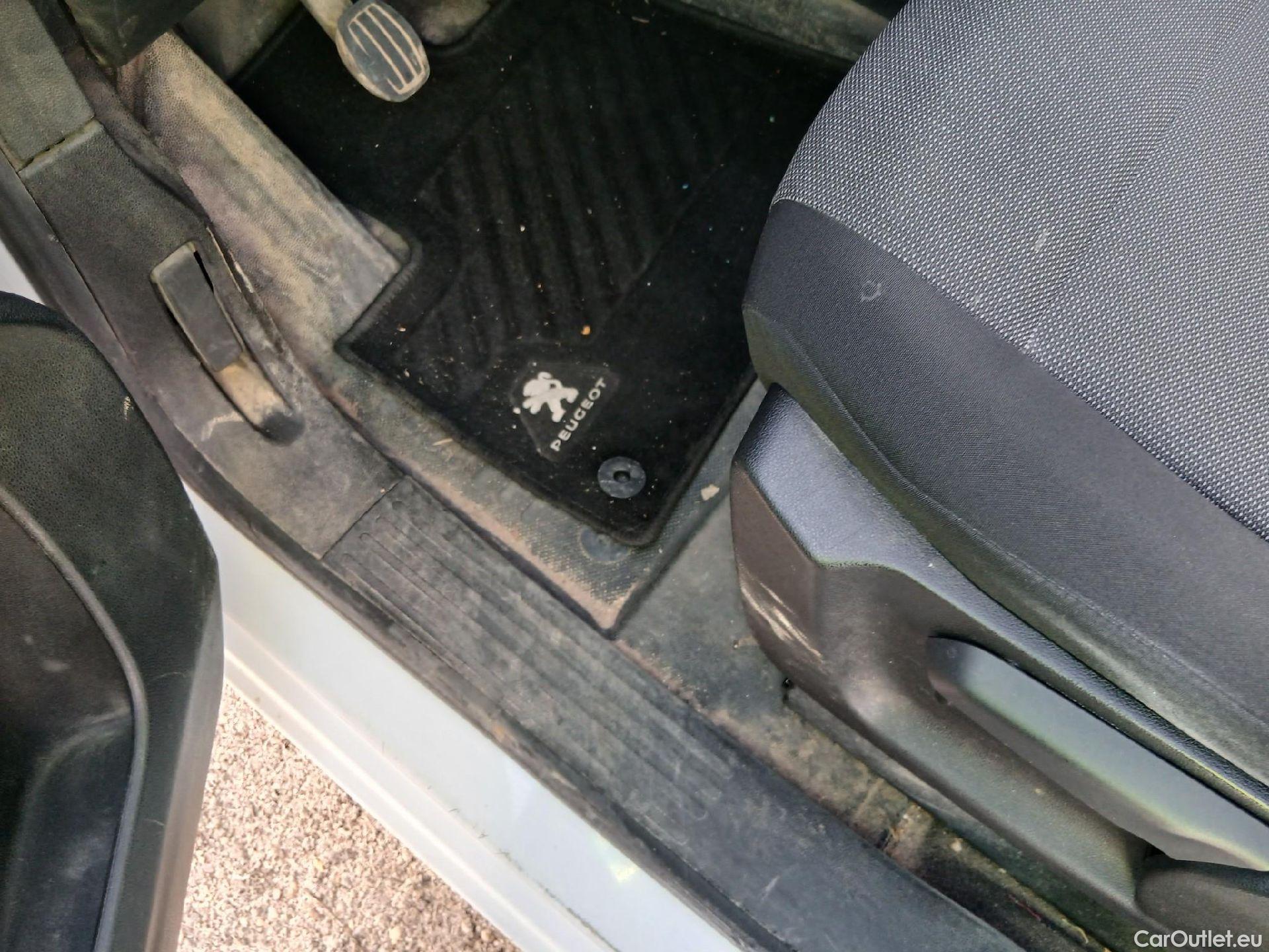  Peugeot  Partner PEUGEOT  / 2018 / 4P / furgón derivado de turismo Premium Standard 600kg BlueHDi 73kW (AC) #3