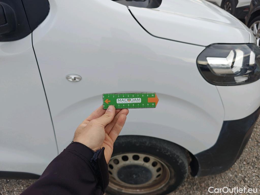  Opel  Vivaro OPEL  / 2019 / 4P / furgón 1.5 D 88kW (120CV) M Std Express M.P. DC #85