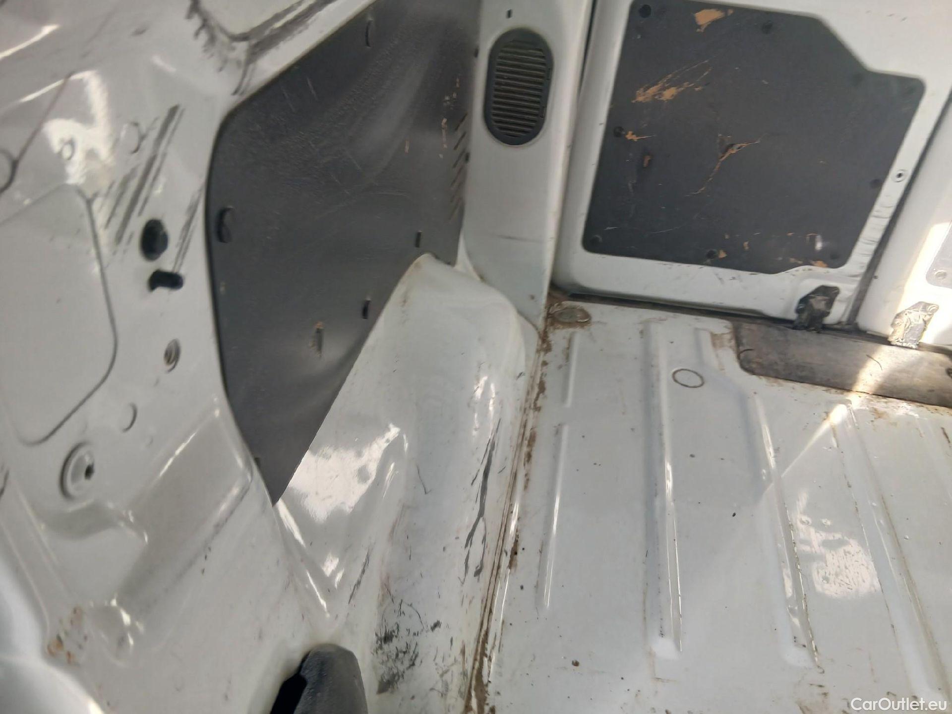  Peugeot  Expert PEUGEOT  / 2016 / 4P / furgón Furgón Premium 2.0 BlueHDi 120 Standard #22