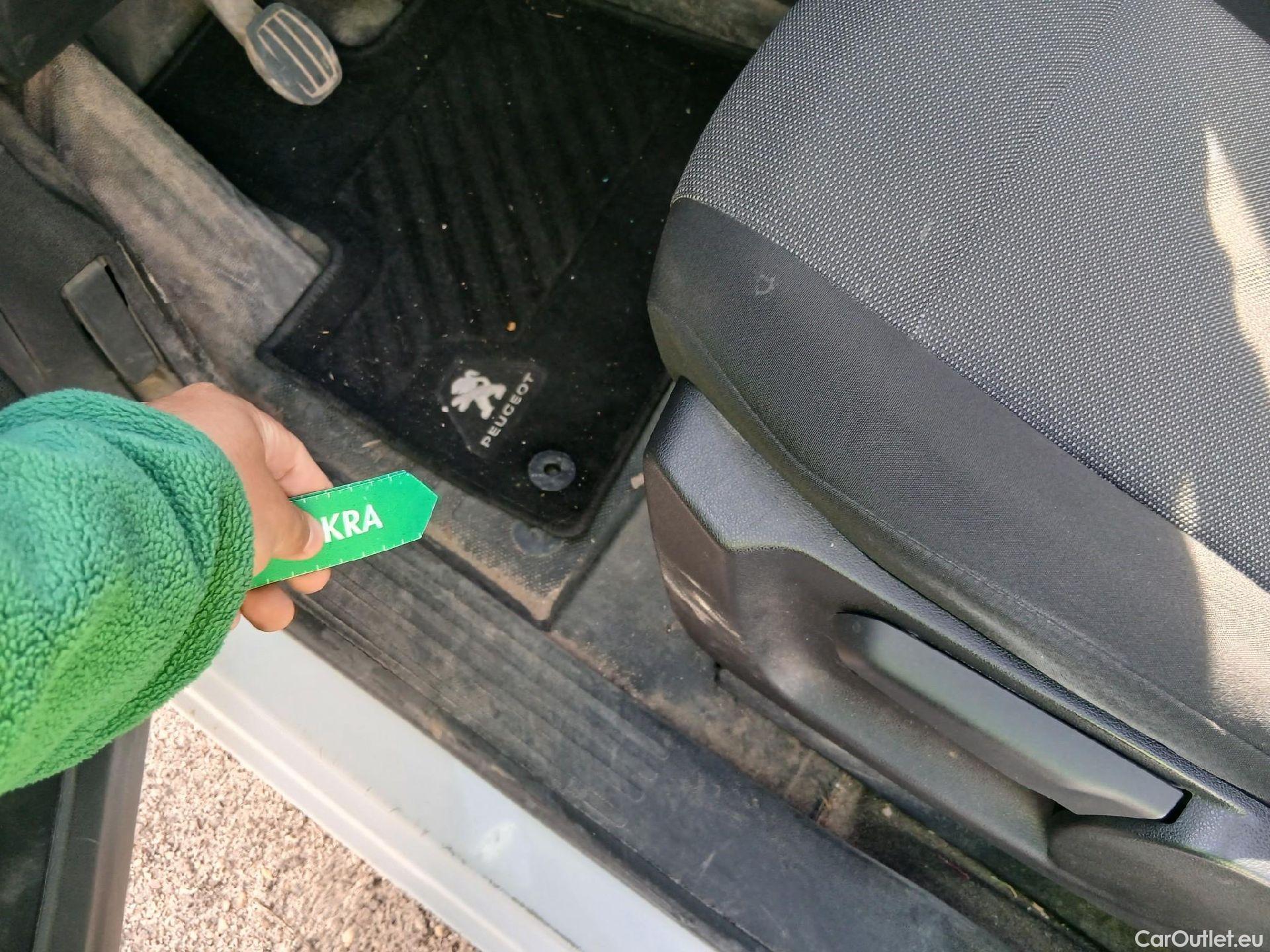  Peugeot  Partner PEUGEOT  / 2018 / 4P / furgón derivado de turismo Premium Standard 600kg BlueHDi 73kW (AC) #4