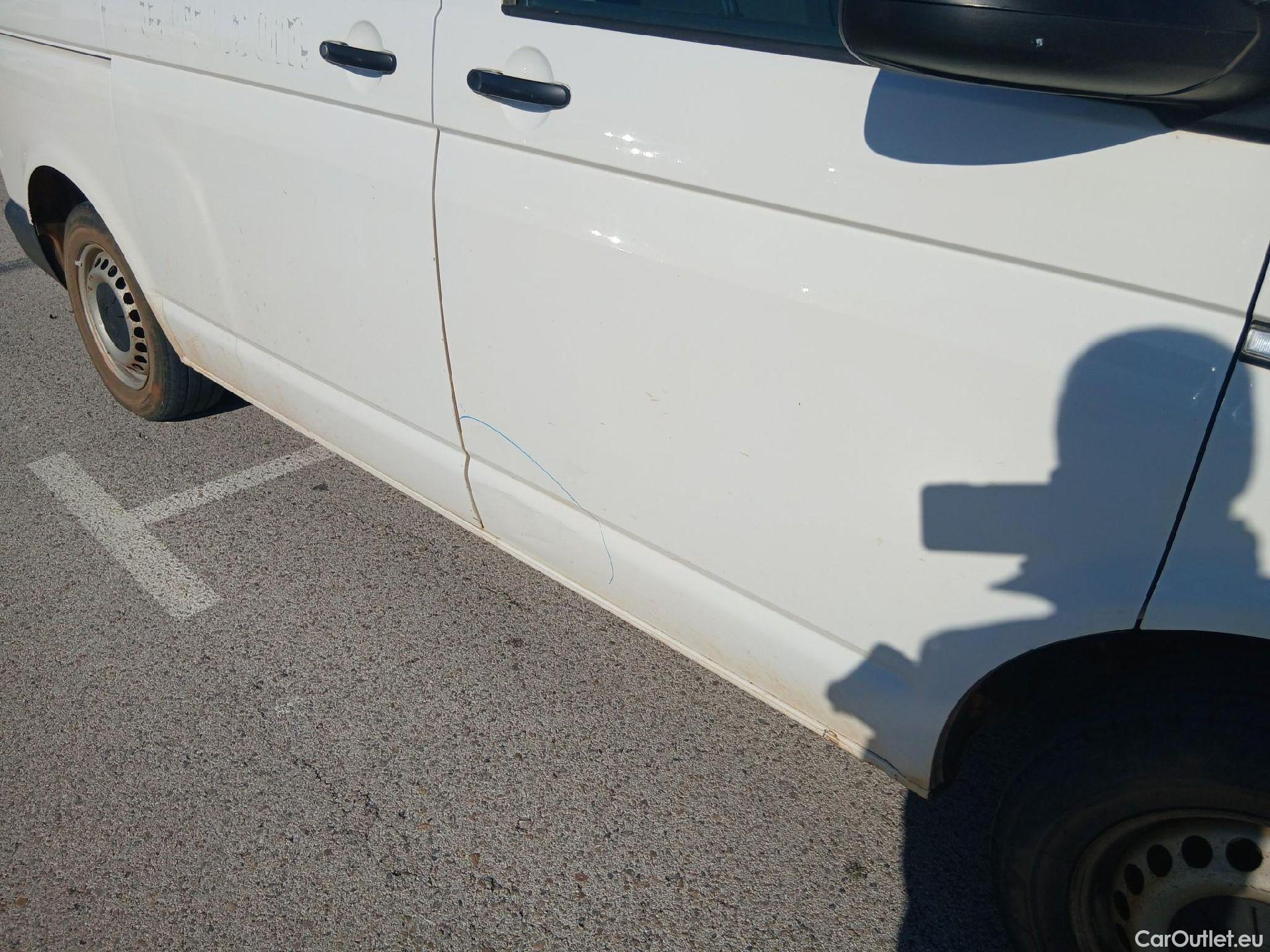  Volkswagen  Transporter VOLKSWAGEN  / 2015 / 4P / furgón Furgón Corto TN 2.0 TDI 110kW BMT 4Mot #23