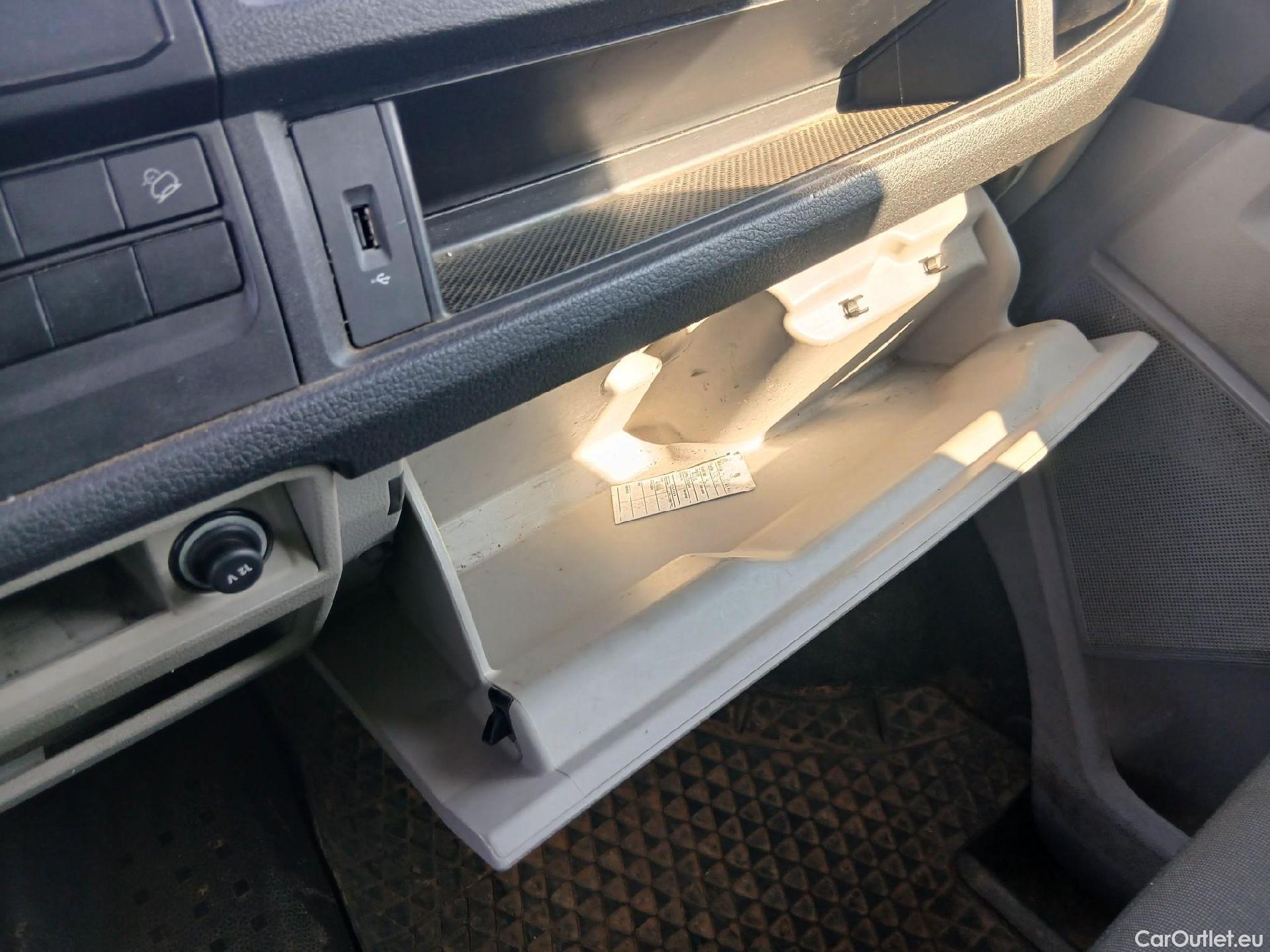  Volkswagen  Transporter VOLKSWAGEN  / 2015 / 4P / furgón Furgón Corto TN 2.0 TDI 110kW BMT 4Mot #1