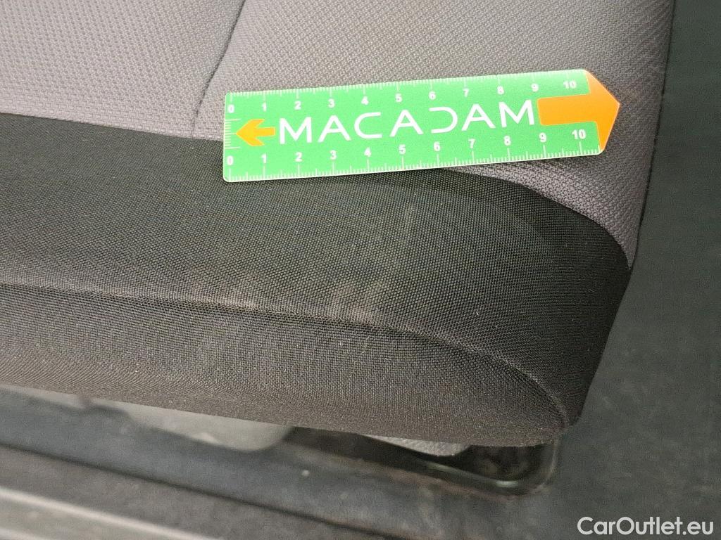  Citroen  Jumpy  4p Combi Taille M BlueHDi 115 BVM6 Confort 
 #19