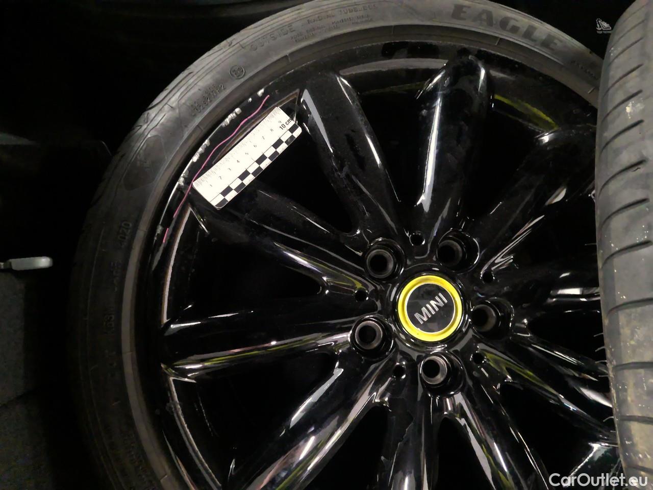  Mini  Mini John Cooper EV SE Essential 3d #2