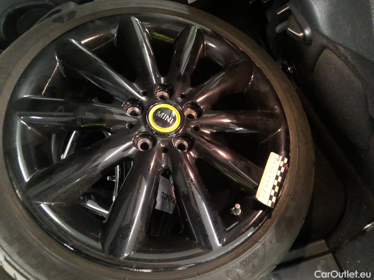  Mini  Mini John Cooper EV SE Essential 3d #3