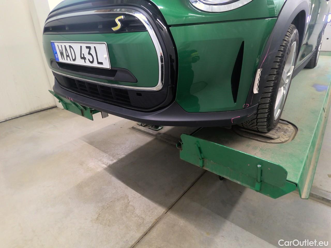  Mini  Mini John Cooper EV SE Essential 3d #8