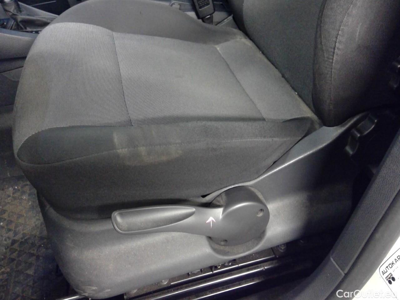  Volkswagen  Caddy  TDI 75 Maxi Aut. #2