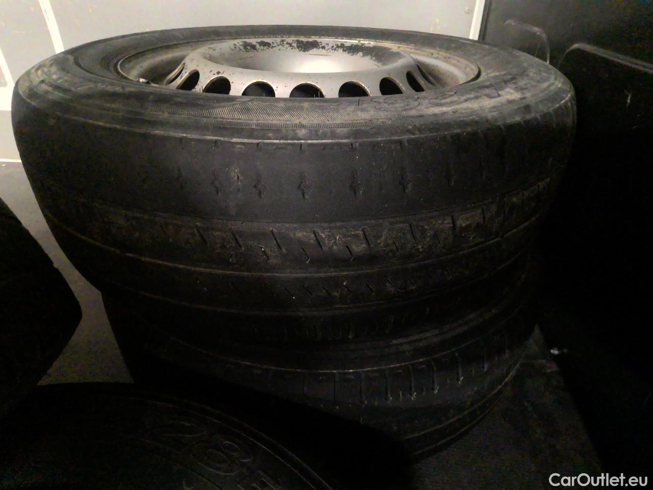  Volkswagen  Transporter T6 TDI 150 28 L2H1 A CV 4M #3