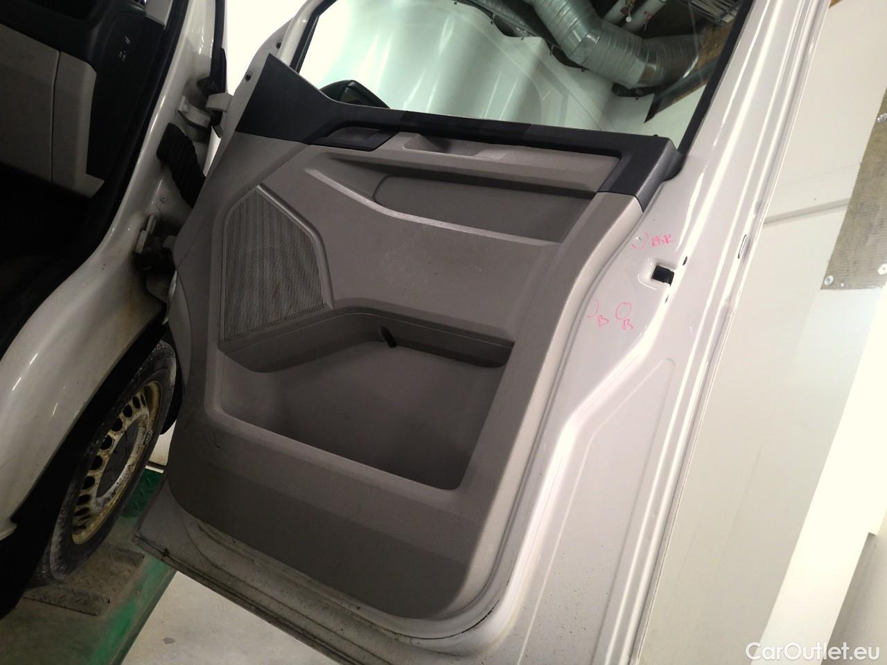  Volkswagen  Transporter T6 TDI 150 28 L2H1 A CV 4M #7