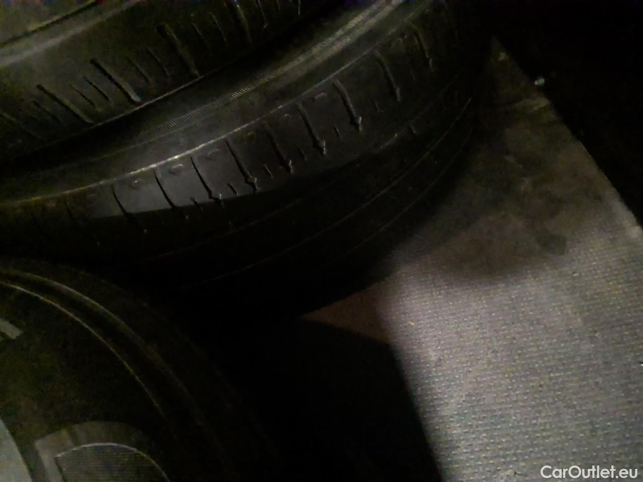  Volkswagen  Transporter T6 TDI 150 28 L2H1 A CV 4M #4