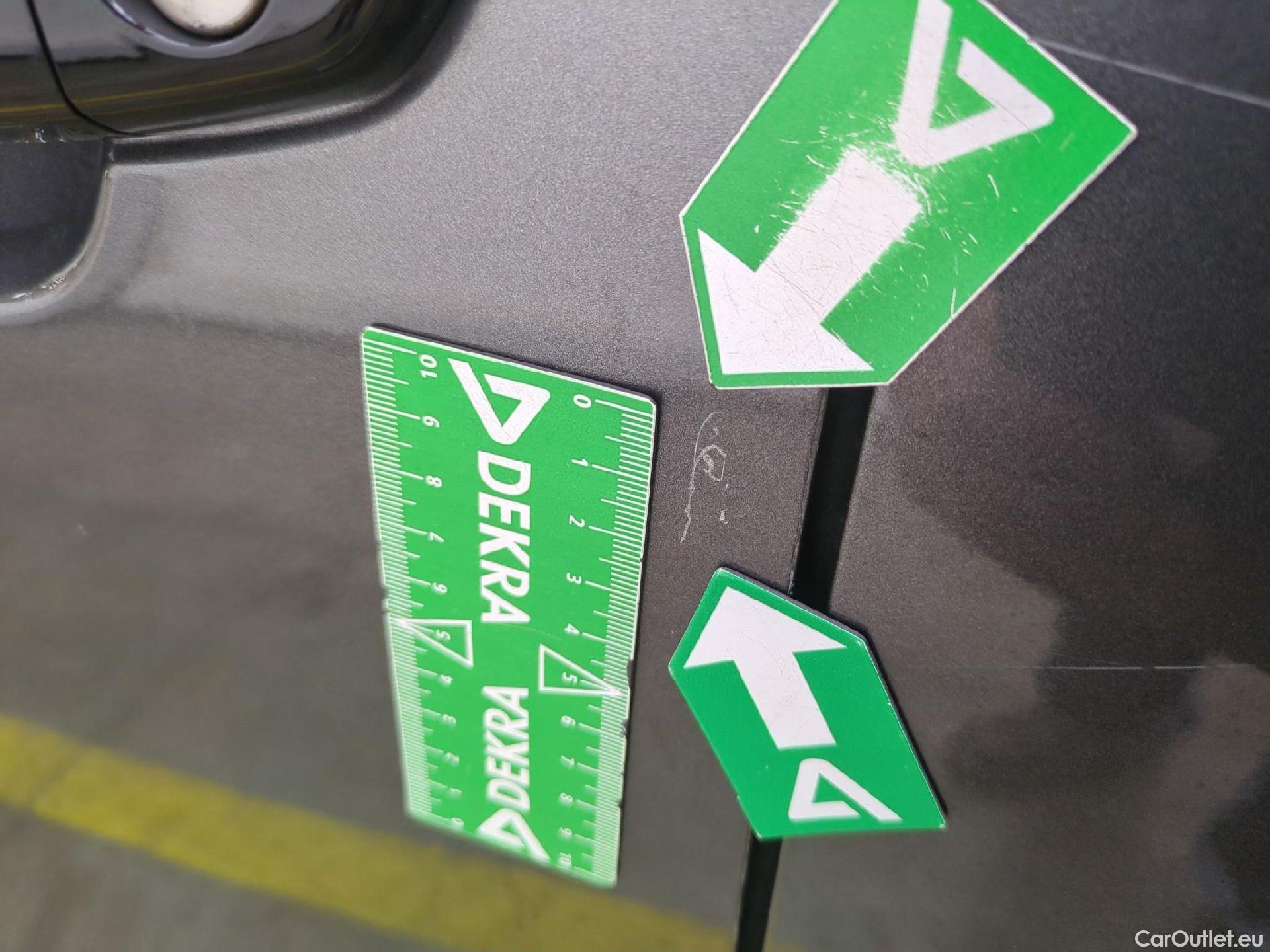  Citroen  C4  Berline Feel 1.2 PureTech 130CV BVA8 E6d #17