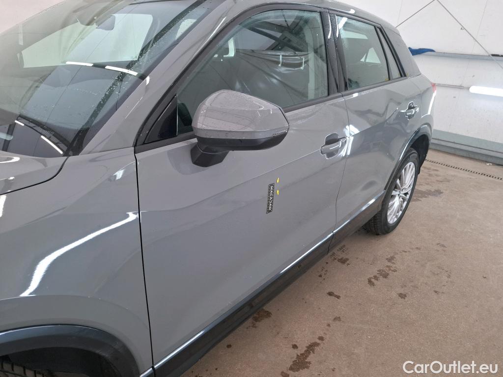  Audi  Q2 AUDI  / 2016 / 5P / SUV 30 TDI 116 S Tronic Business Line #8