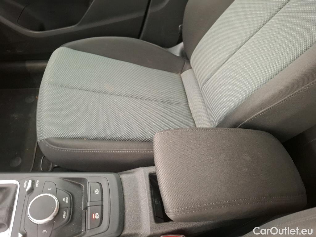  Audi  Q2 AUDI  / 2016 / 5P / SUV 30 TDI 116 S Tronic Business Line #18