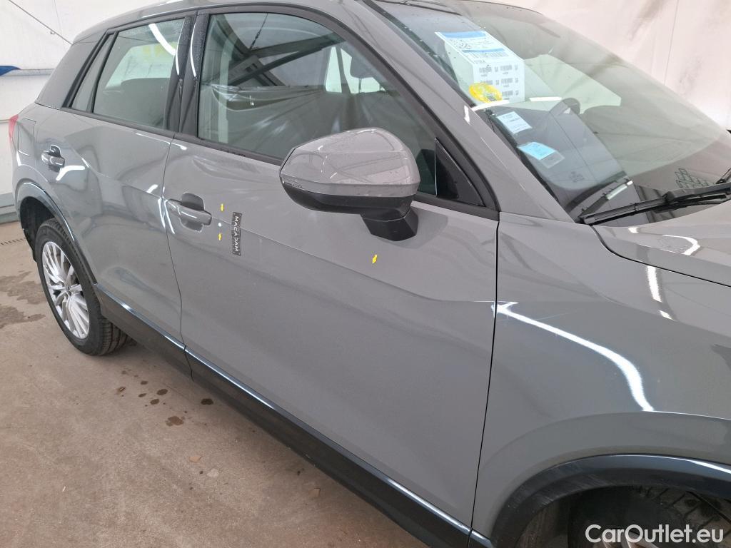  Audi  Q2 AUDI  / 2016 / 5P / SUV 30 TDI 116 S Tronic Business Line #4