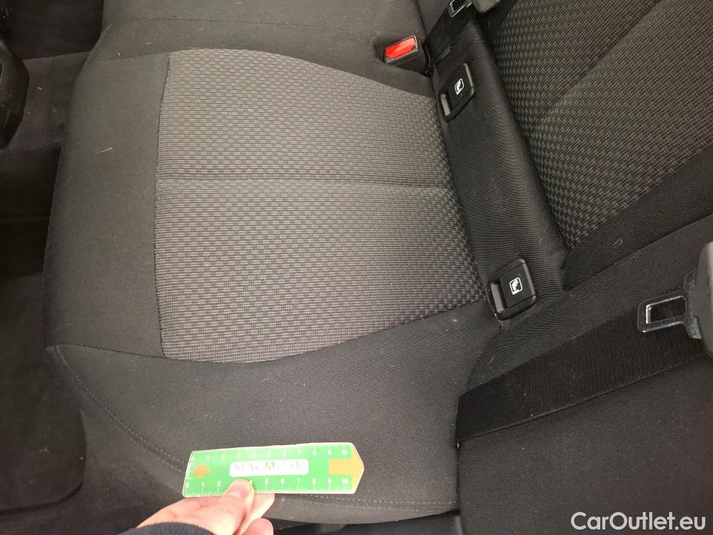  Bmw  Serie 1 BMW Série 1 / 2019 / 5P / Berline 116i DKG7 Business Design #19