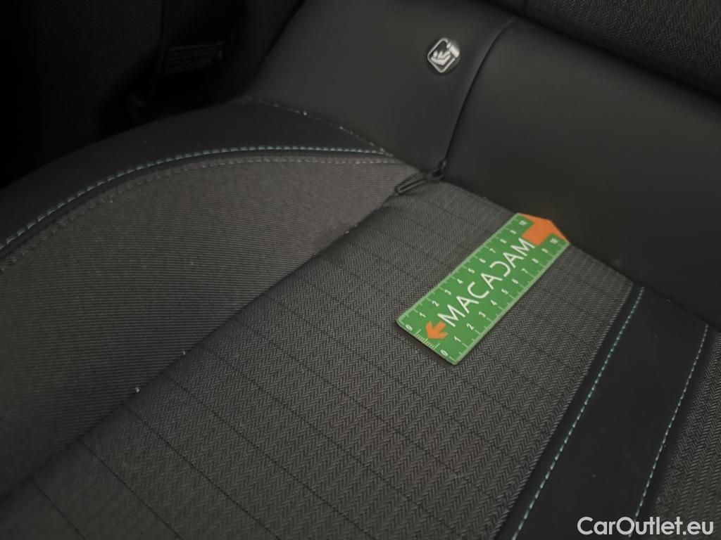  Peugeot  2008  Allure Pack 1.5 HDi 130CV BVA8 E6d #23